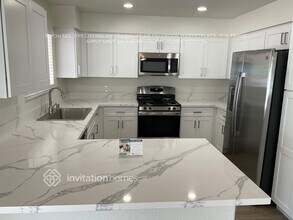 3320 Twin Bridges Ct in Las Vegas, NV - Building Photo - Building Photo