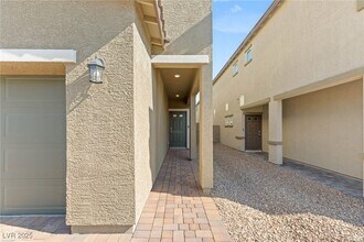 4718 Arctic Clfs Ave in Las Vegas, NV - Building Photo - Building Photo