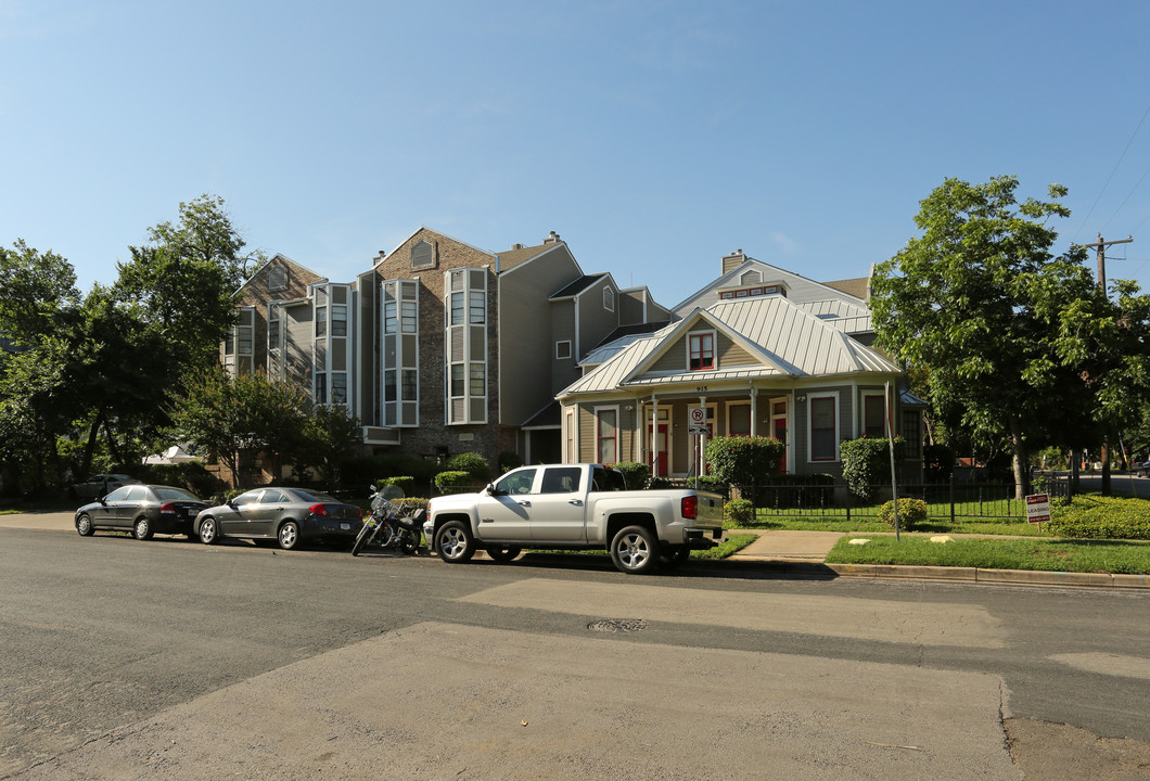 Lenox Place in Austin, TX - Building Photo