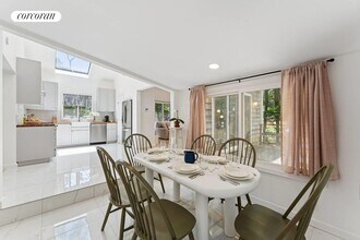 37 Trout Pond Rd in Sag Harbor, NY - Foto de edificio - Building Photo