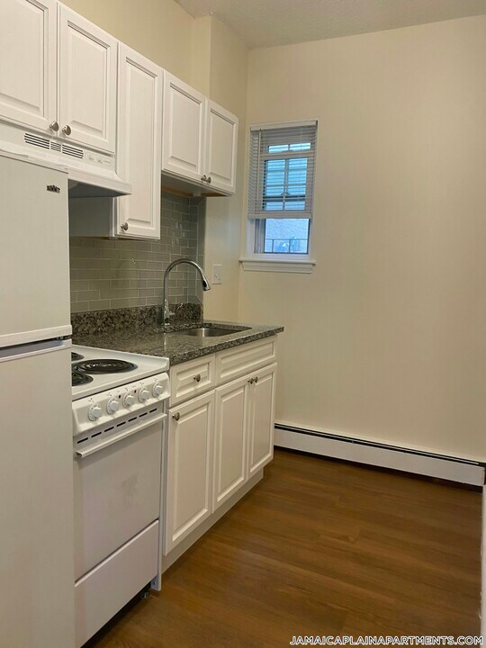 66 S Huntington Ave in Boston, MA - Building Photo