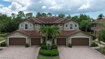 6641 Alden Woods Cir in Naples, FL - Building Photo