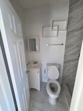 1122 SW 17th Ave, Unit #3 in Miami, FL - Foto de edificio - Building Photo