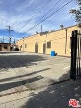 6617 San Pedro St in Los Angeles, CA - Foto de edificio - Building Photo