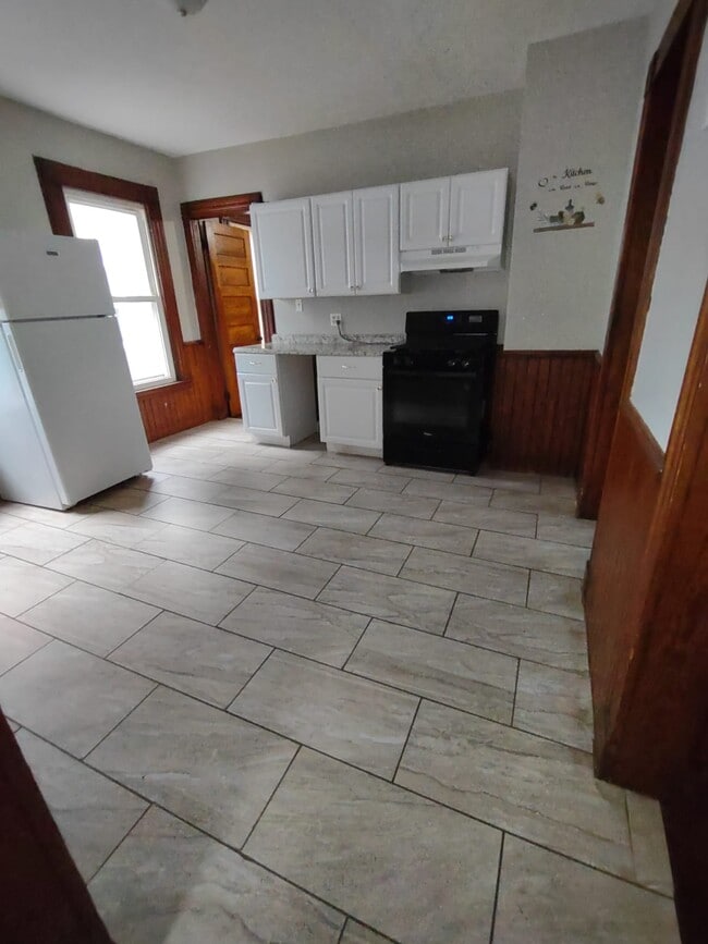 102 Thompson St, Unit 1