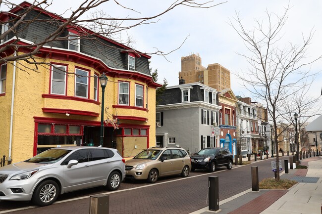 53 W Maplewood Mall, Unit 2 in Philadelphia, PA - Foto de edificio - Building Photo
