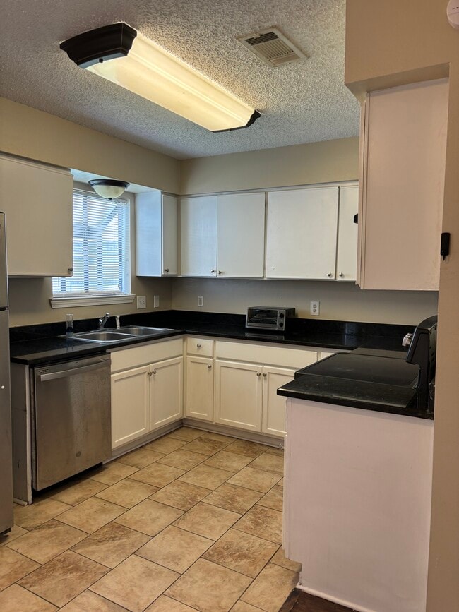 15550 Riverdale Ave E in Baton Rouge, LA - Building Photo - Building Photo
