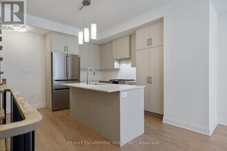 30 Burleigh Mews in Vaughan, ON - Building Photo - Building Photo