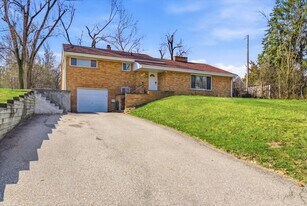 2220 E Stadium Blvd in Ann Arbor, MI - Building Photo