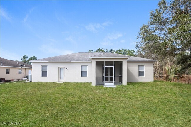 5300 Newcastle St in North Port, FL - Foto de edificio - Building Photo
