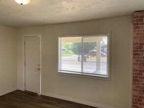 832 W 13th St in Medford, OR - Building Photo - Building Photo