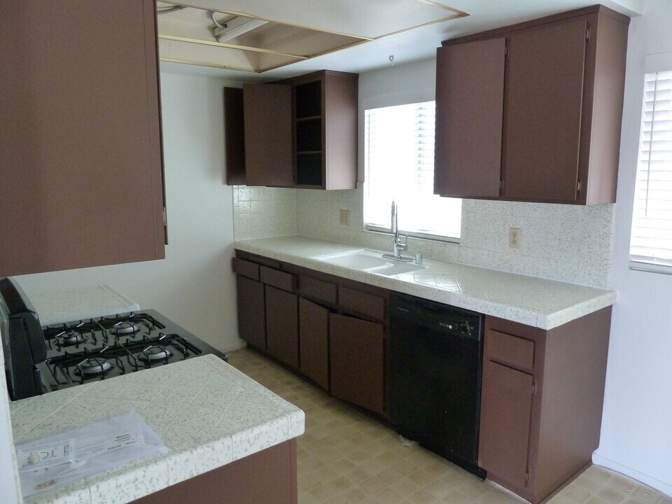 1906 Bataan Rd in Redondo Beach, CA - Building Photo