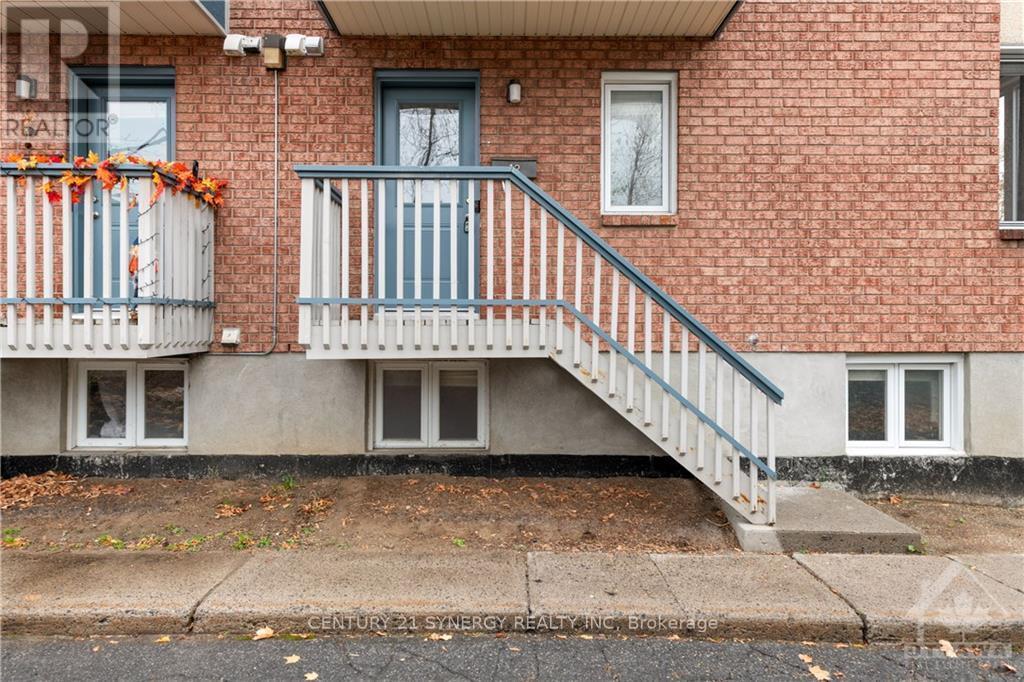 1204-1204 Shillington Ave in Ottawa, ON - Building Photo