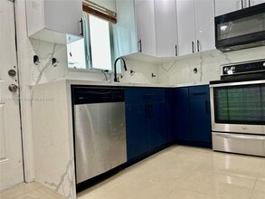 513 NW 77th St in Miami, FL - Building Photo - Building Photo