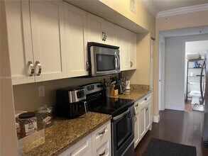 160 SW 117th Terrace in Pembroke Pines, FL - Foto de edificio - Building Photo