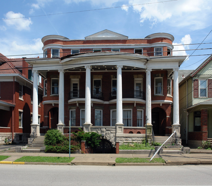 1130 Market St in Parkersburg, WV - Building Photo