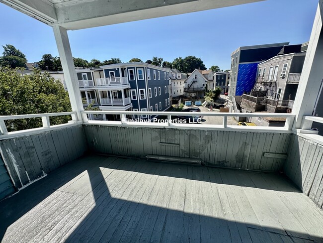6 Woodlawn St, Unit 3