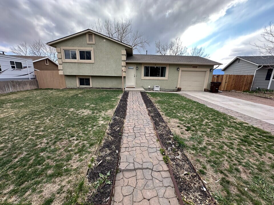 7140 Woodstock St in Colorado Springs, CO - Building Photo