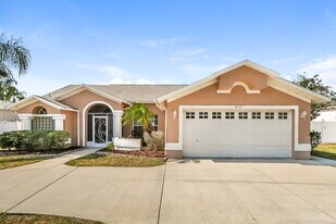 8712 Cypress Lakes Blvd in New Port Richey, FL - Building Photo