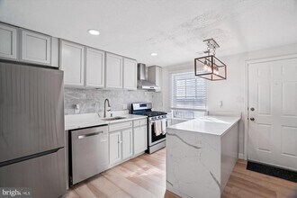 1925 Dutch Village Dr in Hyattsville, MD - Building Photo - Building Photo