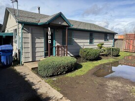 1880 River Rd in Eugene, OR - Building Photo