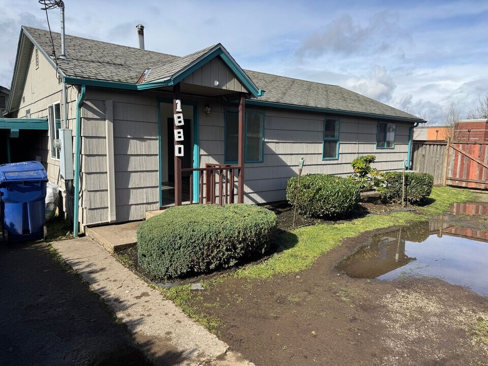 1880 River Rd in Eugene, OR - Building Photo