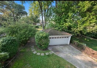 18 Woodward Heights Blvd in Pleasant Ridge, MI - Foto de edificio - Building Photo