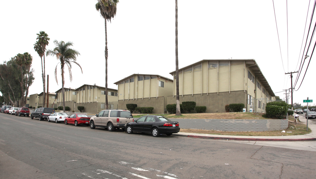 Island Gardens Apartments in San Diego, CA - Building Photo