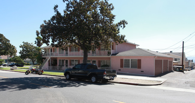 401 N Kenneth Rd in Burbank, CA - Foto de edificio - Building Photo