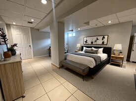 138 Ray St S in Hamilton, ON - Building Photo