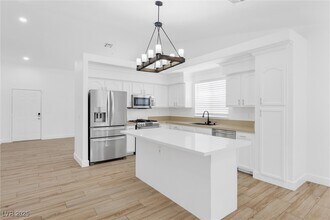 8201 Bolingbrook Ave in Las Vegas, NV - Building Photo - Building Photo