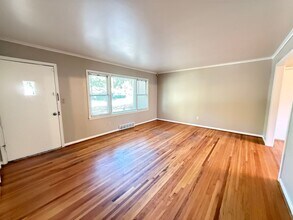 5213 S St Louis Ave in Tulsa, OK - Foto de edificio - Building Photo