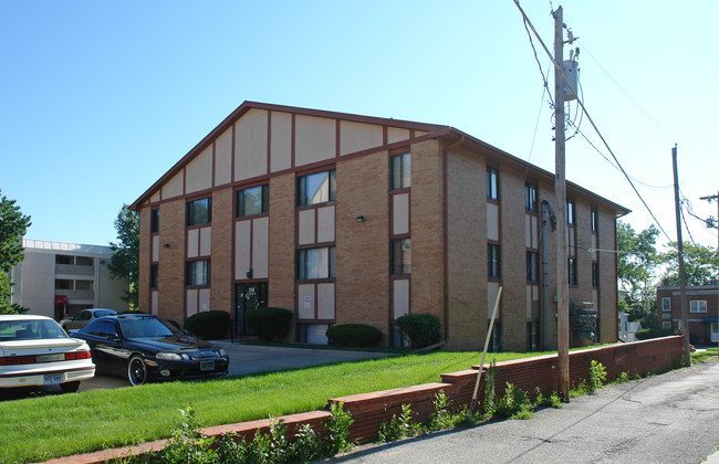 218 S 38th St in Omaha, NE - Foto de edificio - Building Photo