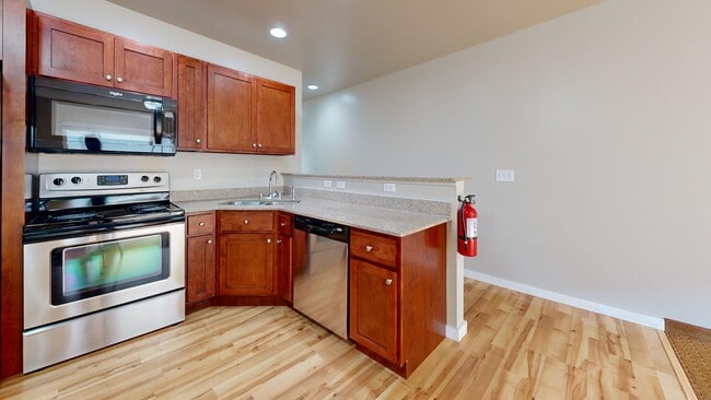 Strata Estates of Watford City in Watford City, ND - Foto de edificio - Building Photo