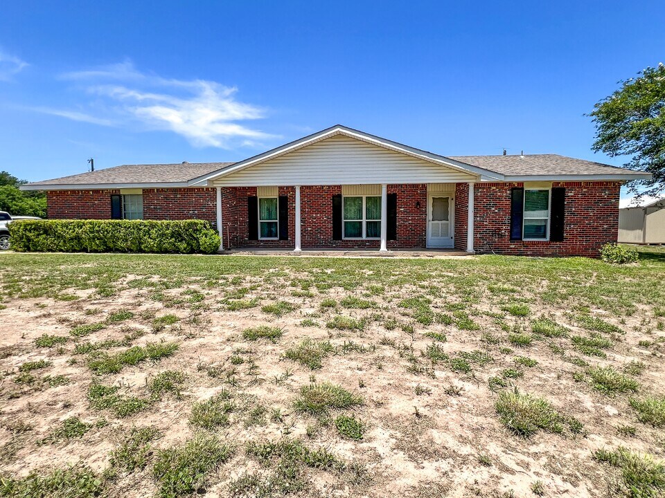 986 Lone Star Dr in New Braunfels, TX - Building Photo