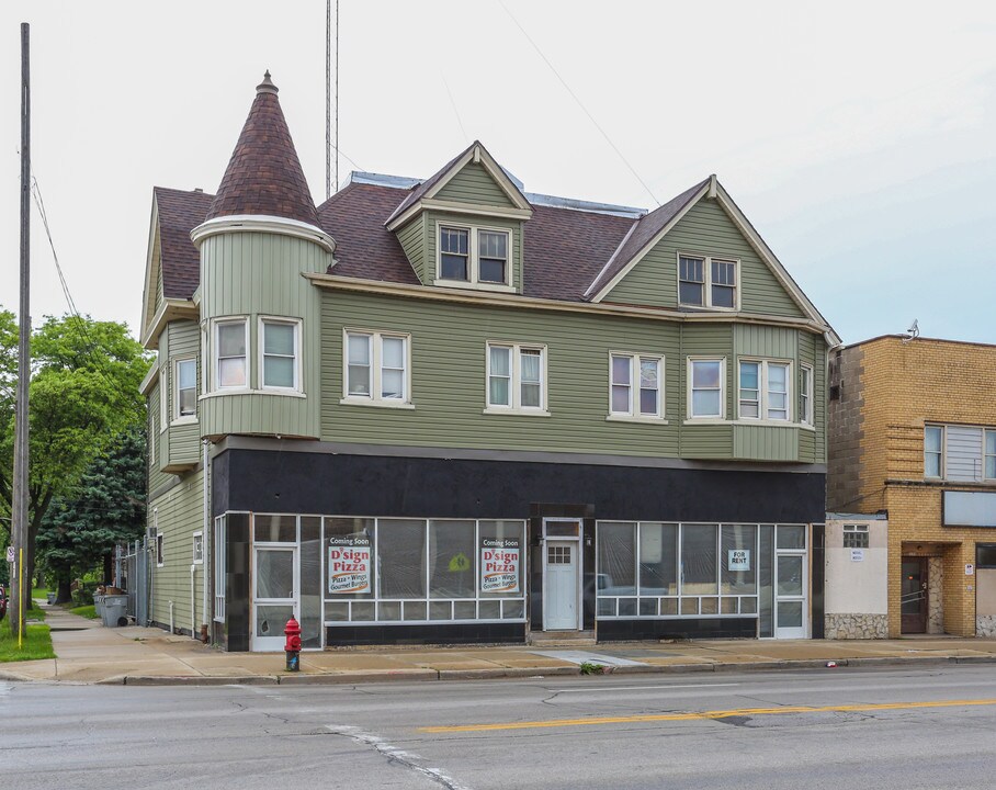 2136 W National Ave in Milwaukee, WI - Building Photo