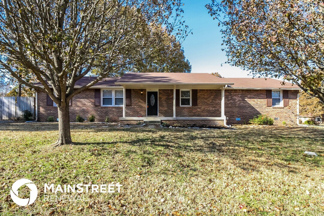 156 John D St in La Vergne, TN - Foto de edificio