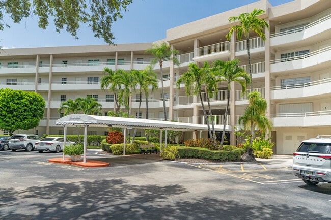Palm Aire Condominiums in Pompano Beach, FL - Building Photo - Building Photo