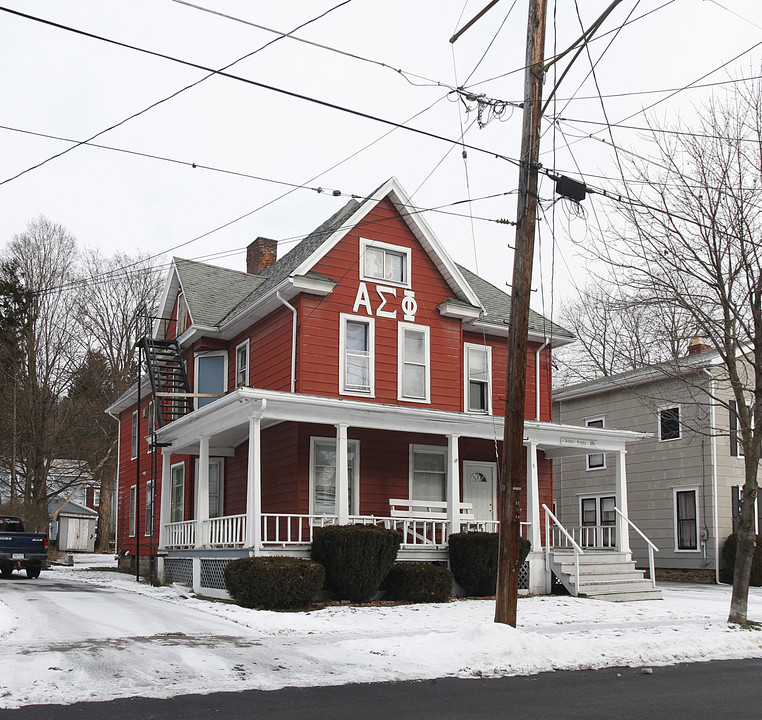 69 Spruce St in Oneonta, NY - Foto de edificio