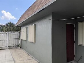 7801 SW 10th St in North Lauderdale, FL - Building Photo - Building Photo