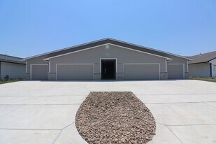 5293 N Toben Ct in Bel Aire, KS - Building Photo