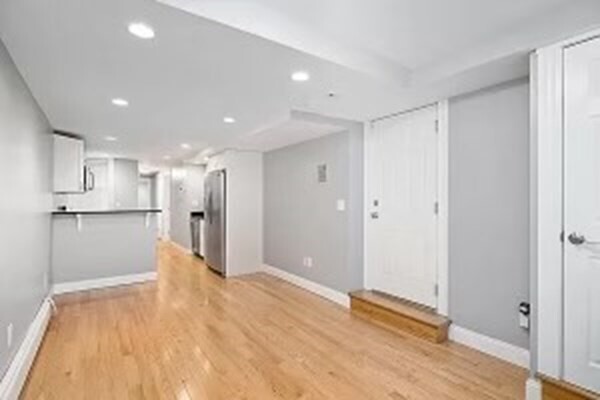 29 Grove St, Unit 1 in Boston, MA - Building Photo - Building Photo