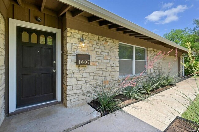 1607 Glencrest Dr in Austin, TX - Building Photo - Building Photo
