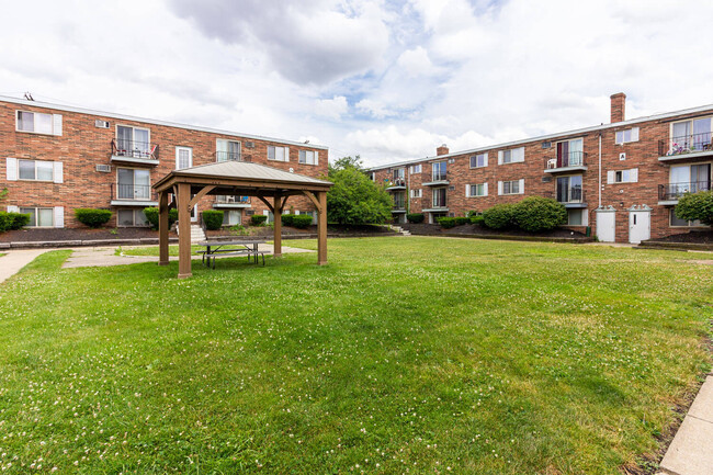 Canterbury Court Apartments