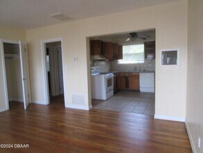 925 N Wild Olive Ave, Unit 4 in Daytona Beach, FL - Building Photo - Building Photo