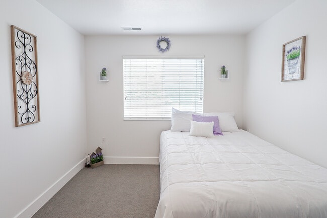 Fleur De Lis Apartments - Student Housing in Provo, UT - Building Photo - Building Photo