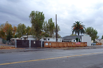 Sacramento Mobile Home & RV Park in Sacramento, CA - Building Photo - Building Photo