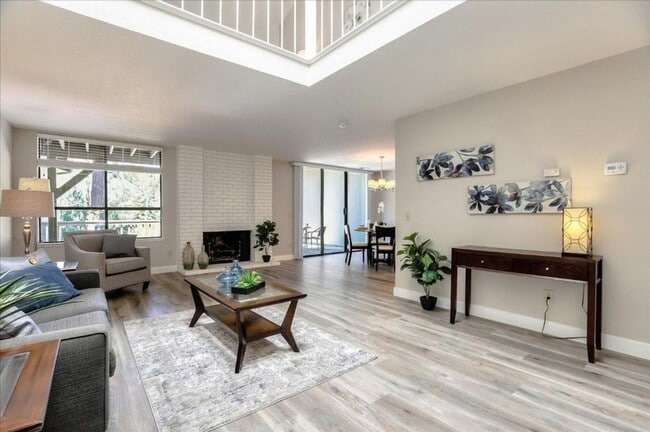 218 Altura Vista in Los Gatos, CA - Foto de edificio - Building Photo