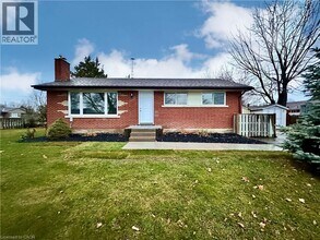 10 Glenellen Dr in St Catharines, ON - Building Photo - Building Photo