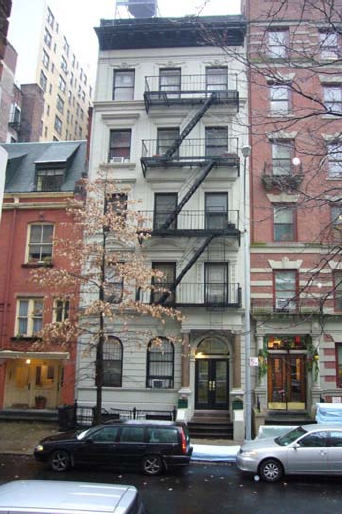 304 W 102ND St in New York, NY - Building Photo